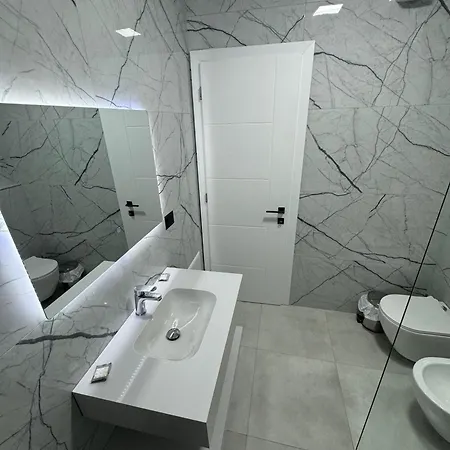 Ammen Deluxe Apartment Shëngjin